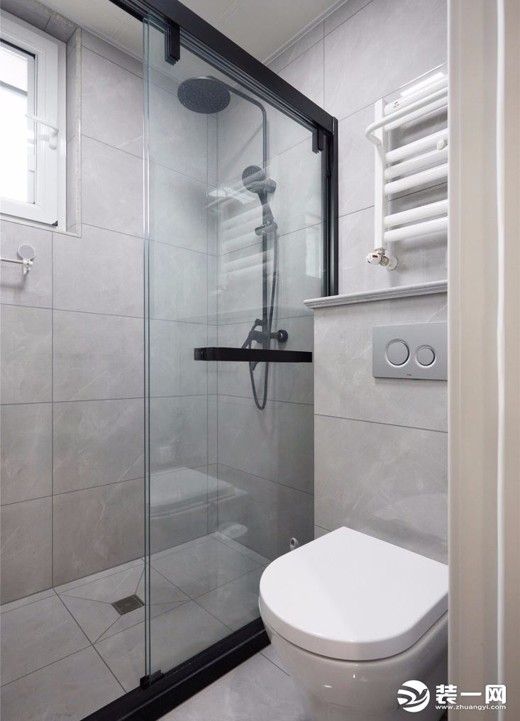 卫生间采用干湿分离，洗漱卫浴互不影响，可供多人同时使用。
