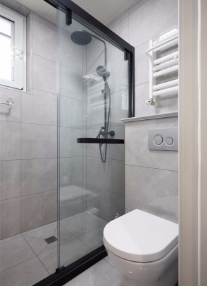 卫生间采用干湿分离，洗漱卫浴互不影响，可供多人同时使用。