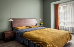 温润色调的主卧室铺述温馨舒适氛围，制造利于安眠的环境情景；