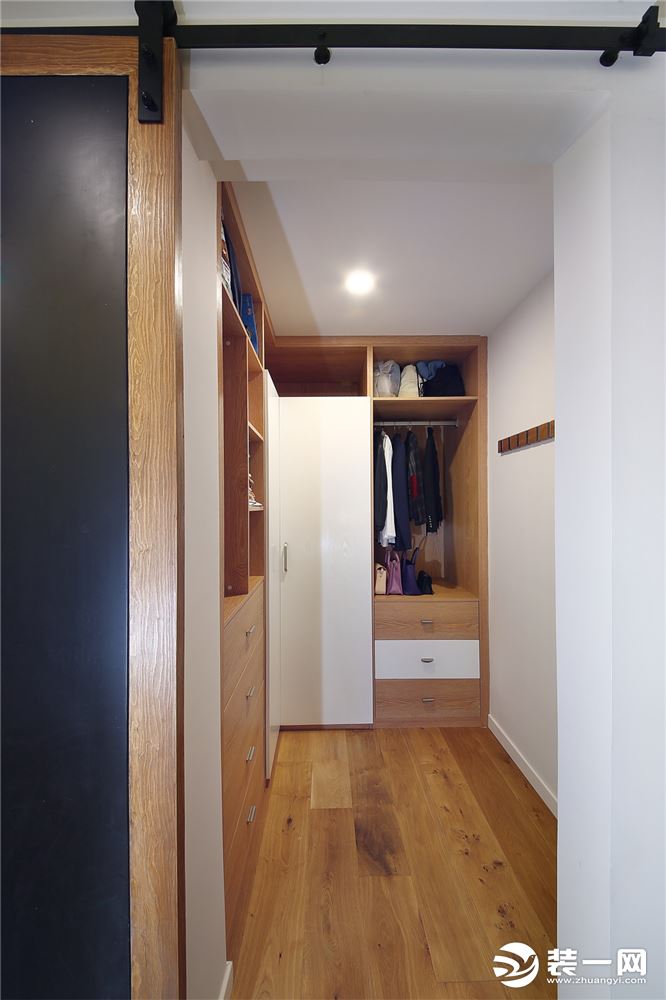 无锡西水东木色北欧风150平四居室北欧风格衣柜
