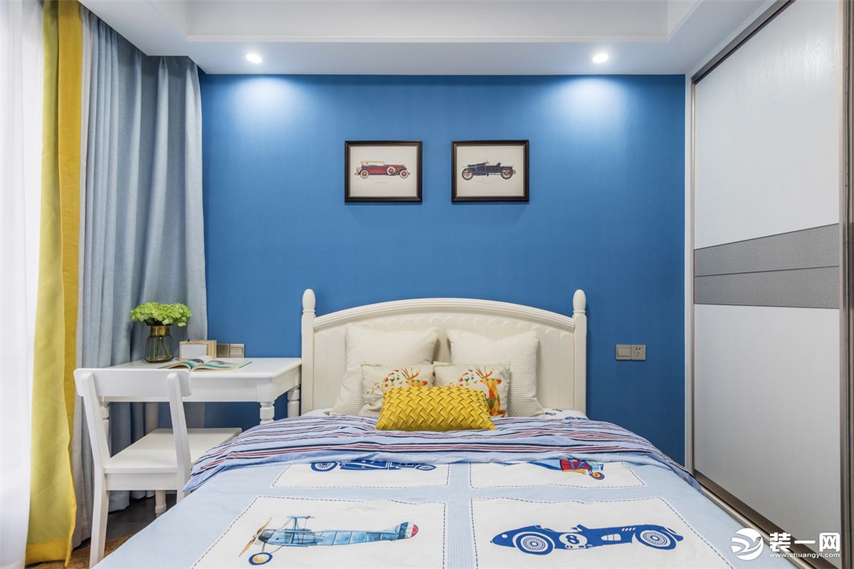 如此梦幻童真的房间当然是儿童房，清新灵动的色彩给予缤纷自由的成长空间