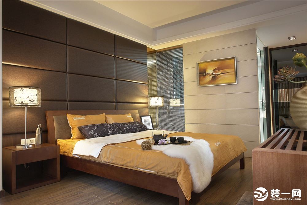 卧室北欧风格设计，飘窗简约，半纱窗帘，窗帘、墙面暖色系搭配。