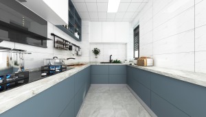 厨房采用U型设计，台面和橱柜的使用空间充足
