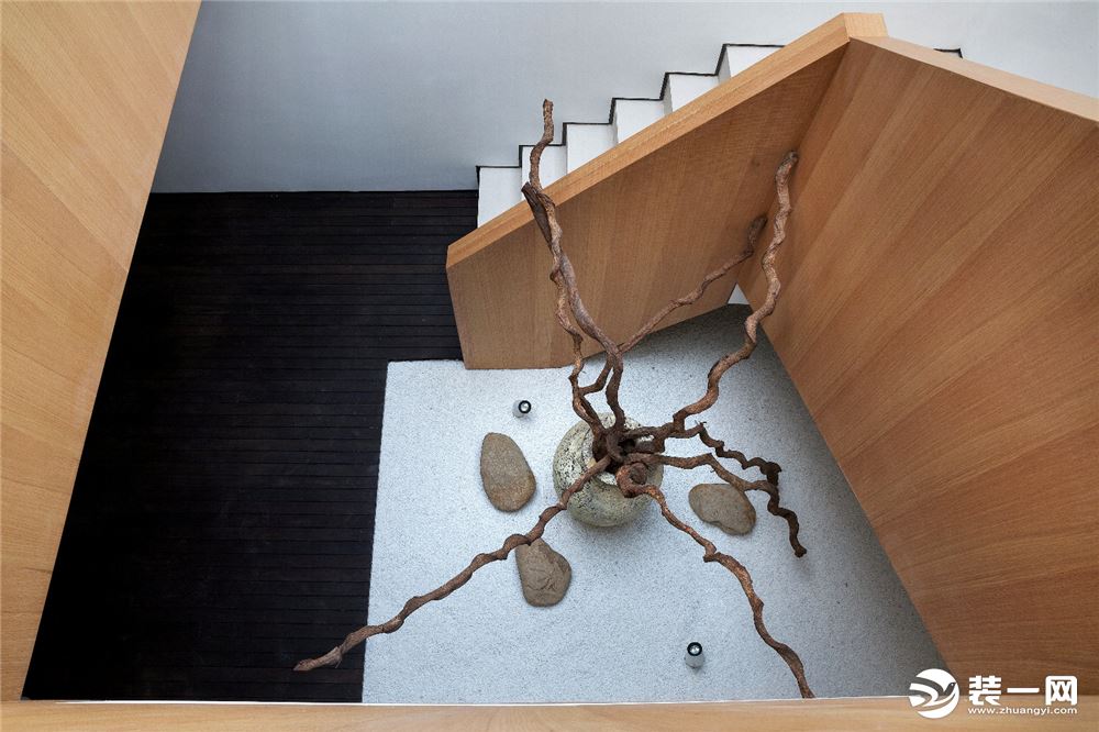 温州滨江九里三居室175平现代风格楼梯装修效果图