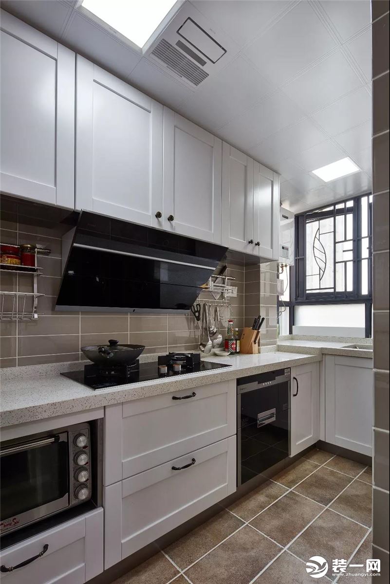 麦莎装饰 中航城  现代风格 100㎡ 四居室 88000元  厨房