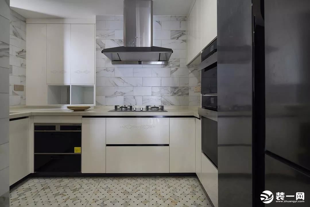 麦莎装饰  玫瑰湾  现代风格  102m2  三居室 110000元 厨房