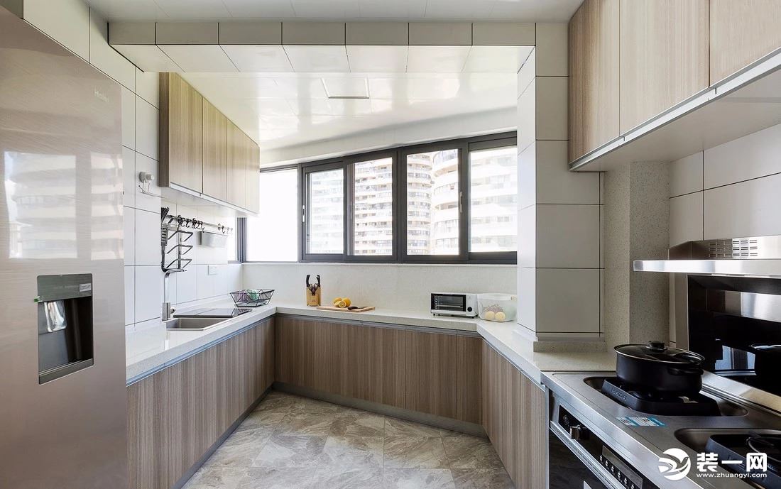 麦莎装饰 蓝光天娇城 现代风格 130m2 三居室 130000元  厨房
