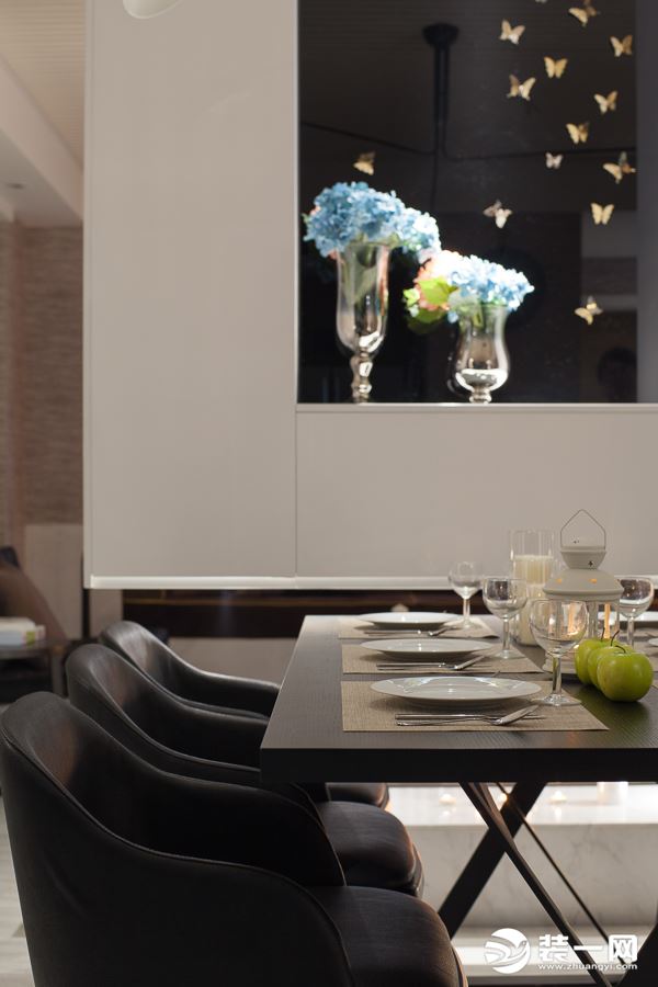 兰州全包10万三居室现代风格装修案例  餐桌