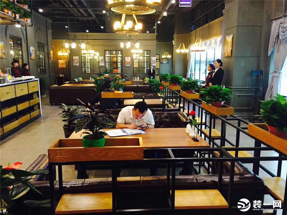 银泰城咖啡馆-工业风格装修-实拍效果图