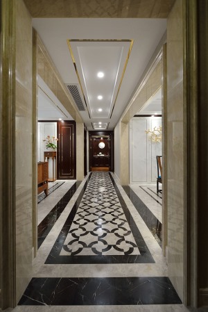 走廊端景，采用中式传统的上下对称设计手法