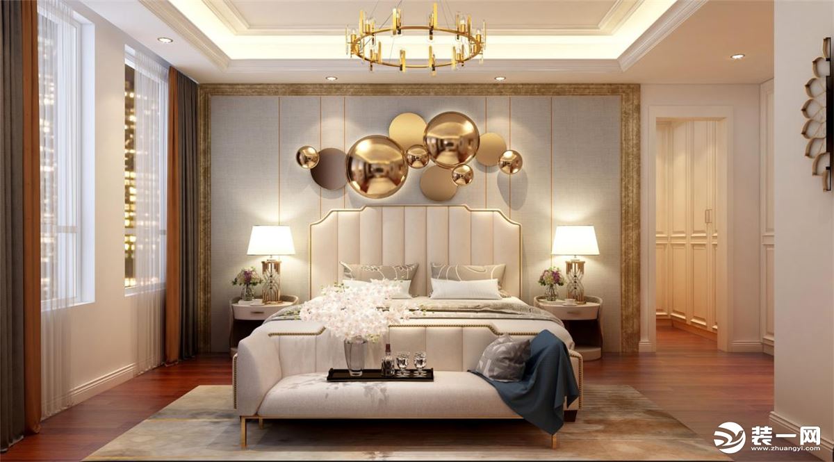 卧室的风格也属于低调奢华的，大量的金色点缀空间，地板采用复古红设计。