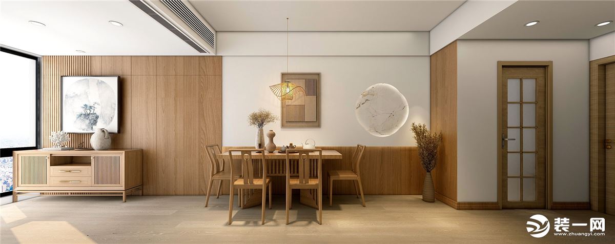 餐廳也是全部采用大面積的原木裝飾，餐桌一半靠墻，墻面設計護墻板裝飾。