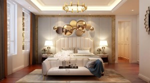 卧室的风格也属于低调奢华的，大量的金色点缀空间，地板采用复古红设计。