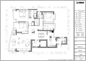 平面图中，设计师将厨房做开放式设计，单独留出卫生间区域，改变卧室布局，将大空间分成两个卧室，同时增加