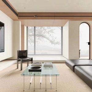 客厅不做常规设计，以原木木板做地面，增加室内的温馨感与自然感，阳台处做台阶同时以大落地窗为搭配，美观