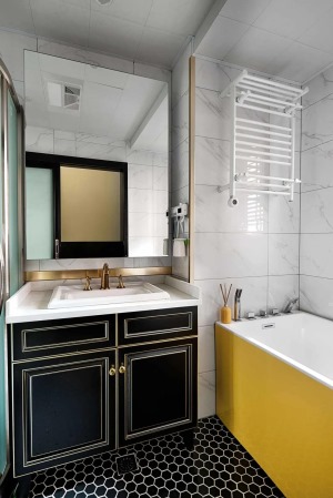 卫生间的地面是六边砖的小砖拼接设计，搭配黑色带凹凸纹理的洗手盆柜，雅白的墙面砖，精致的金属线条装饰，