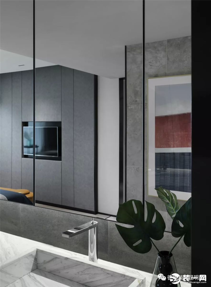 简约灰色调的卫生间，开放式的布局，呈现出舒适清爽的空间氛围，增加了空间的通透性。