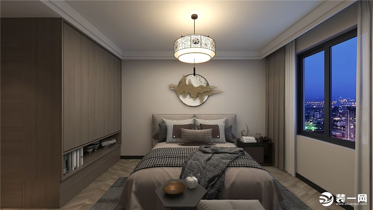 在老人房的设计上，强调的是舒展与放松，将山水造型的装饰及古典吊灯，镶嵌在这一简约的寝室空间之中。