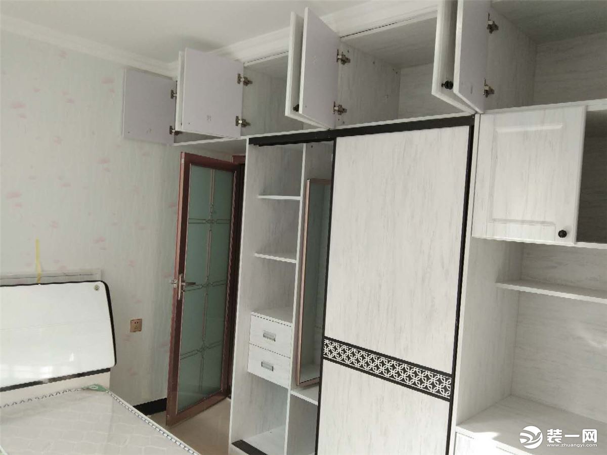 海天家园120平三居室现代风格装修效果图卧室衣柜