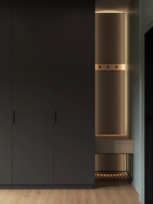 封闭式柜子的一侧，特意采用木质台面、挂钩与内嵌的灯带，起到辅助收纳的作用，还能提升空间层次感。