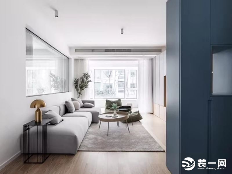住宅融合北欧风格与现代风格，采用对比色软装以增加空间活泼性