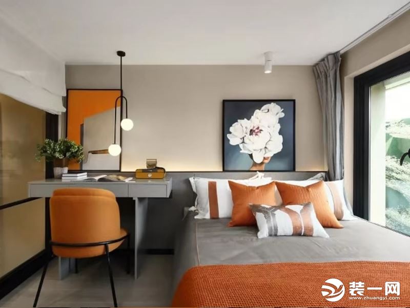 卧室充满活力的橙色基调延续至此，定制挂画的点缀给人以无限想象和审美体验。