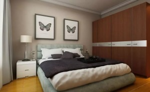 次卧的浅色床品与墙面、床柜相搭配，木质的深色衣柜有了银色装饰条，不会显得突兀。