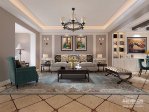 客厅：黑色环形铁艺吊灯，点映出一个传统的美式风格简约空间。墨绿沙发安放在翠色花纹地毯上，墙面上几幅亮