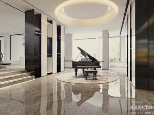 黑色的三角钢琴，映照在一尘不染的地面上，是主人对于艺术和音乐之美的热烈追求