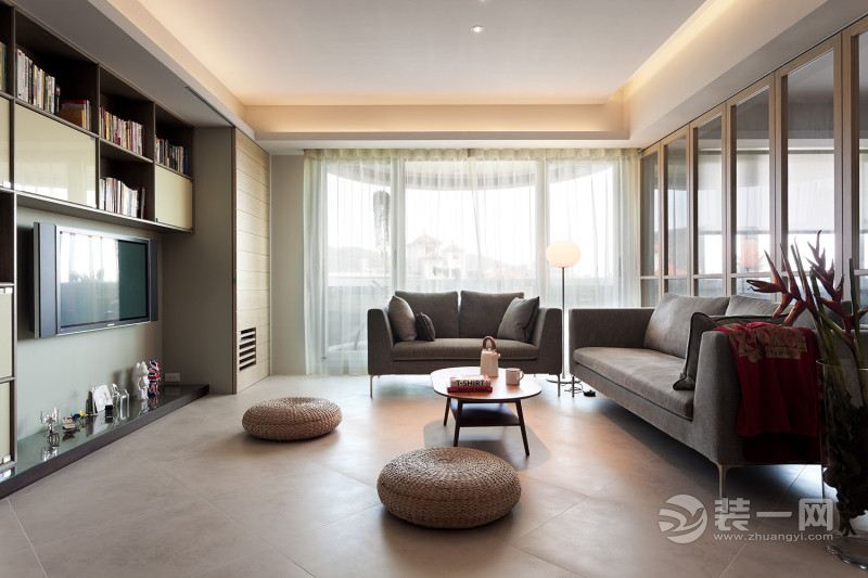 武汉枫华锦都137平四居室现代简约客厅实景图