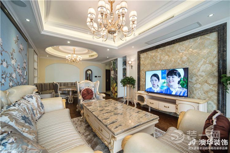 武汉复地东湖国际133平米三居室混搭风格 客厅实景图