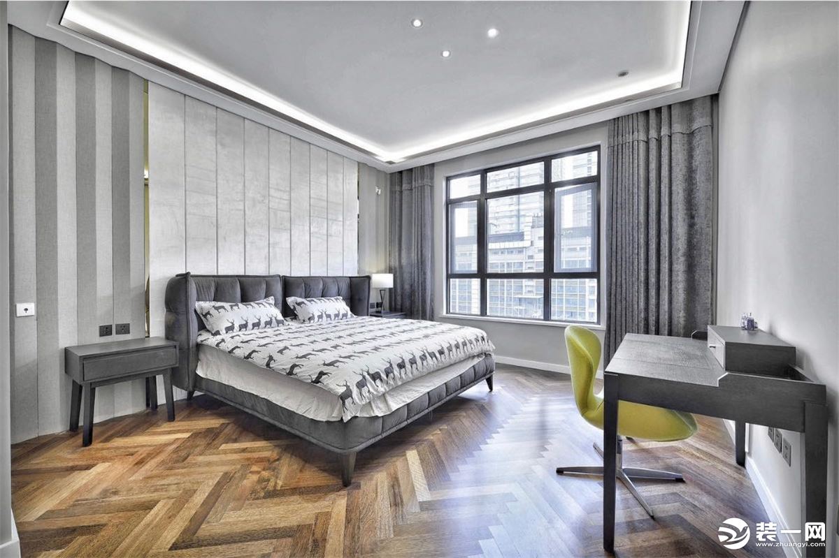 卧室 主卧选用独具品质感的白色床品，营造纯净和安宁的氛围。临睡前再点上复古时髦气息Voluspa香氛