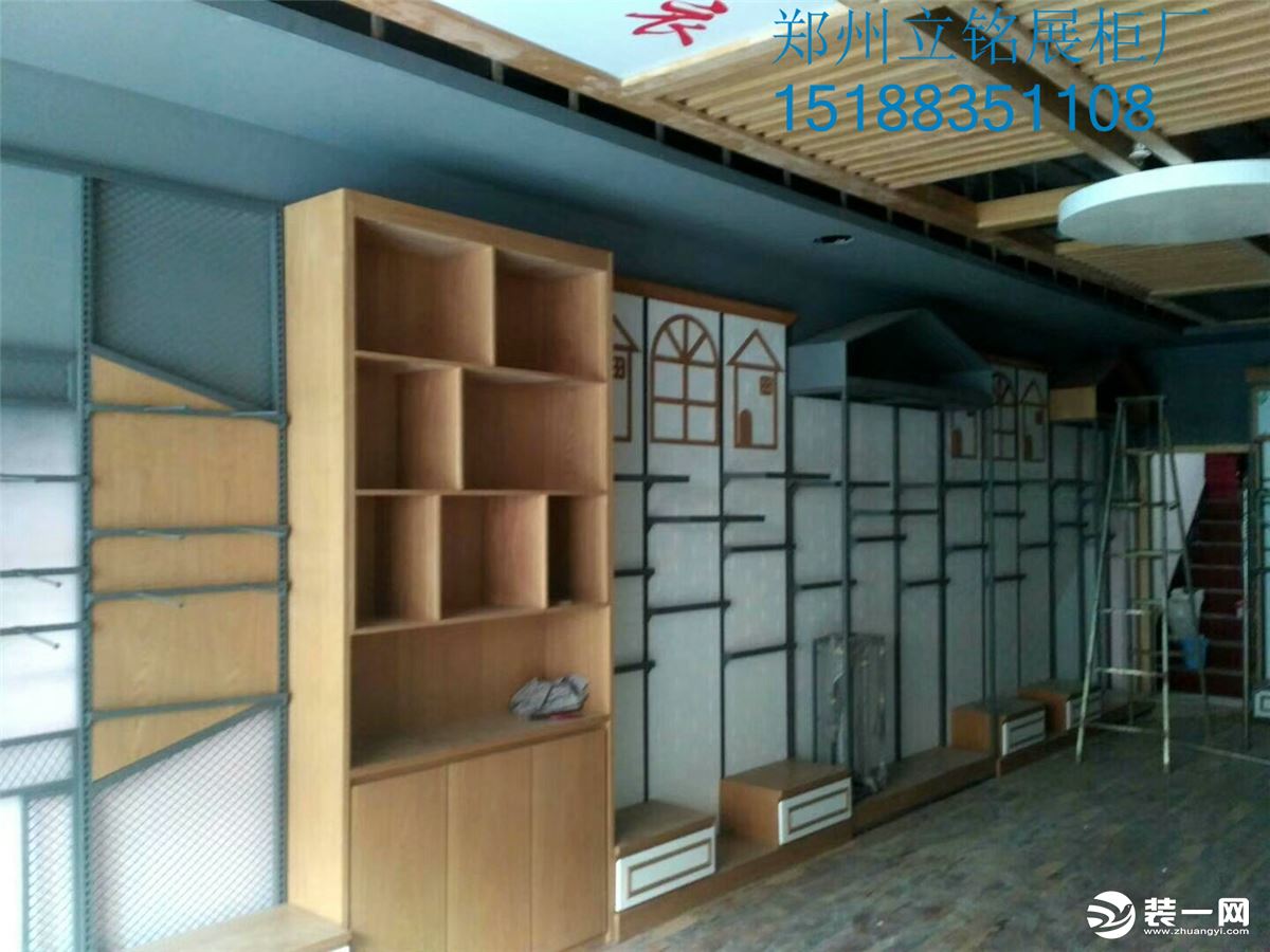郑州立铭展柜厂是一家从事各类商业展示柜的设计与制作、安装，是一家集设计、生产、安装与售后服务一体化的