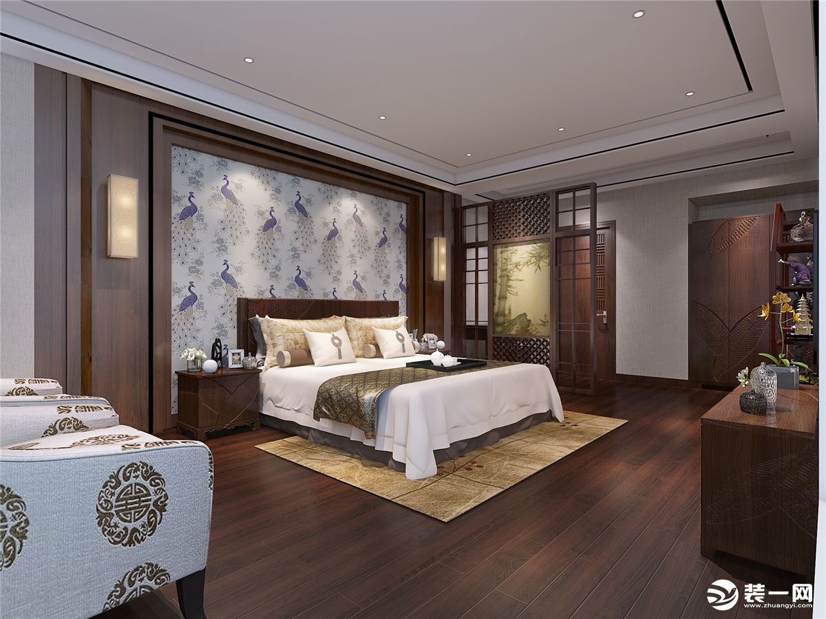 主卧 孔雀的刺绣墙布贵气有韵味，屏风隔断了卫生门口对着床头的短处。