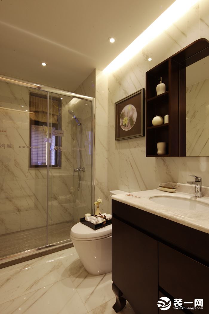 浴室 简洁实用，卫生间干湿分离设计既美观也提升居住品质。