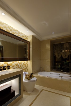 浴室 略带古典的奢华与现代的简约。