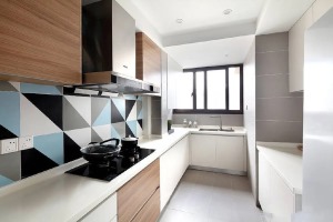 廚房  藍白黑混搭幾何圖讓原本清單的廚房即刻活潑起來