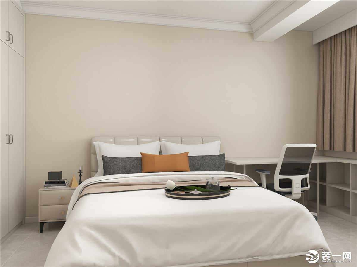 主卧整体定制的家居充分利用空间，满足业主对储物功能的需求。暖白色的墙漆搭配浅咖色的窗帘温馨舒适。