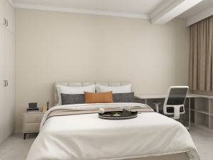 主卧整体定制的家居充分利用空间，满足业主对储物功能的需求。暖白色的墙漆搭配浅咖色的窗帘温馨舒适。