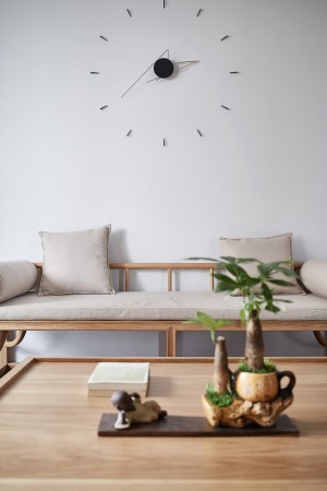 时钟表直接刻画在墙壁上