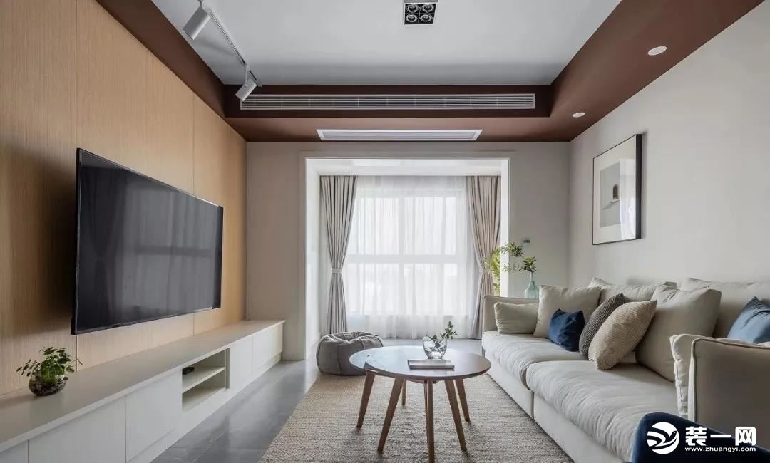 客厅作为空间交互场所，利用细腻缜密的可定木饰面作为沙发和电视墙的背景过渡。