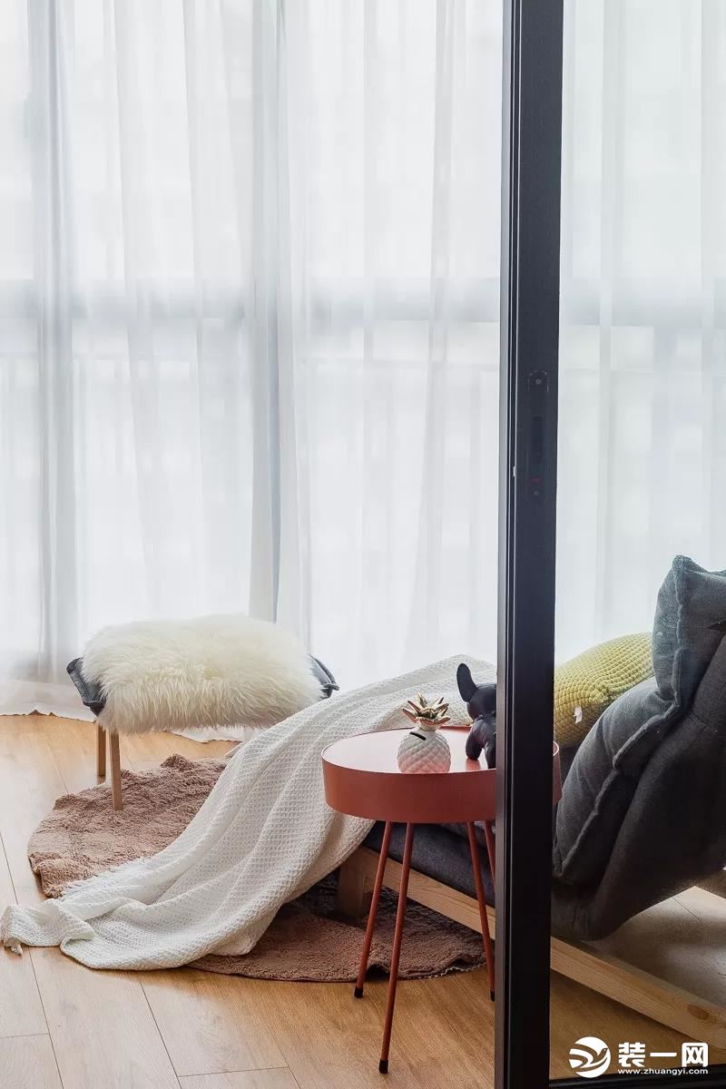 【红杉树装饰】80㎡简约温馨小户型，卧室阳台改造迷你休闲区