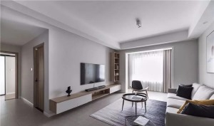 电视背景延伸整个空间的基调，纯粹的灰色立面横竖架空安置电视柜与书架。