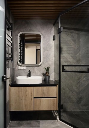 客卫，安装了玻璃淋浴房，做干湿分离设计，保证空间的干净清爽。