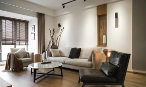 客厅，洞石的大理石电视背景墙给生活带来真实感，让一切回到最初的纯粹与质朴。