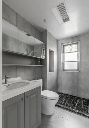 卫生间，灰色瓷砖墙地一体，加长镜柜留出一排置物格更加实用。