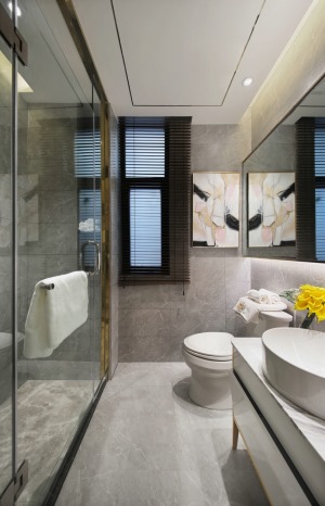 卫生间以灰白色石纹瓷砖为主体，令卫生间显得更加干净整洁，内部空间纹理和谐而淡雅。