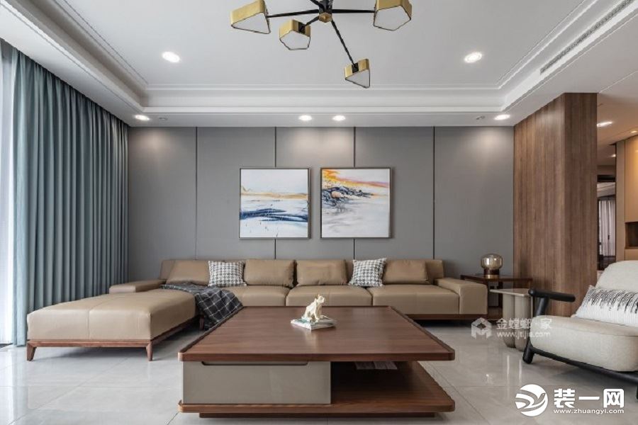 客厅：家具选择皮质舒适沙发，搭配木色及点缀金属色，简约不失设计感，空间增加了很多细节，层次更加丰富。