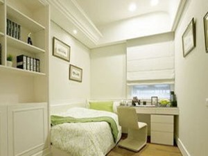 卧室是相当的简约而现代，简单而又舒适。
