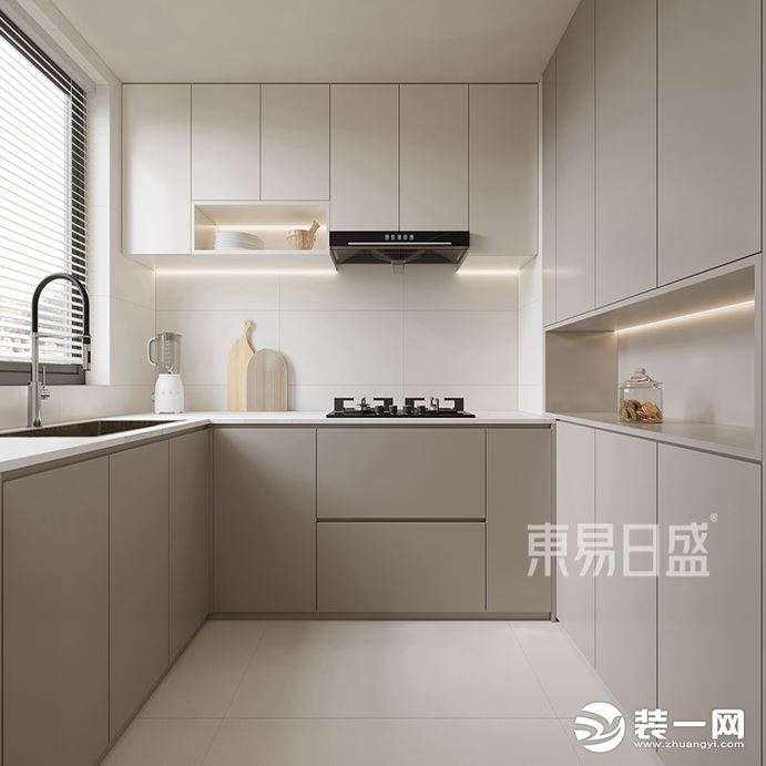 厨房标准的L型橱柜结构将烹饪动线合理化同时扩张了台面的操作面积，满足烹饪时的空间需求。